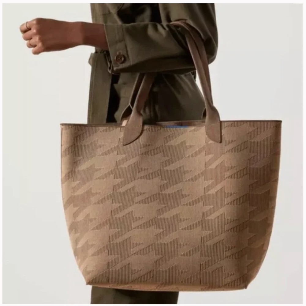 New with tags Rothy's Limited Edition Lightweight Tote in Dark Camel Houndstooth
